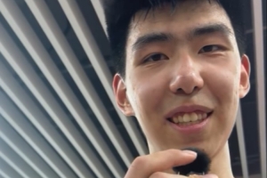 徐昕调侃和王俊杰搭档内线：多给我传点球啊